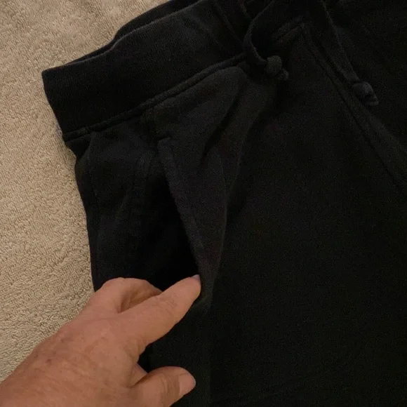 UGG black wide legged sweatpants with drawstring from Neiman’s. Unisex - Picture 4 of 15